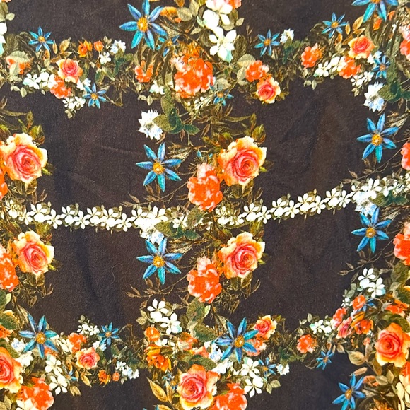 Forever 21 sleeveless, brown background and floral top - size small - Picture 2 of 4